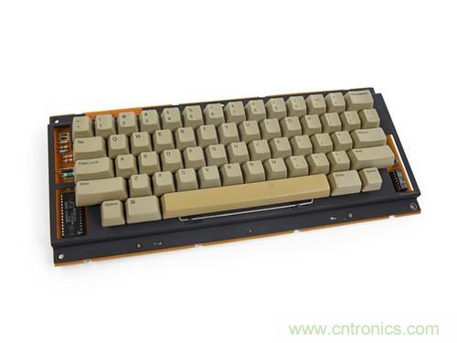 拆！古董級(jí)Macintosh 128K電腦