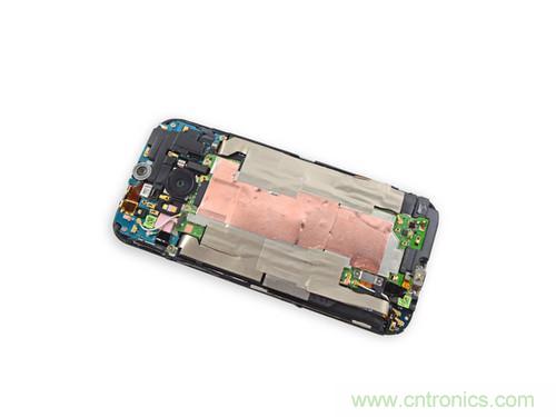 牛人強拆！新HTC One(M8)真機精密做工難修理