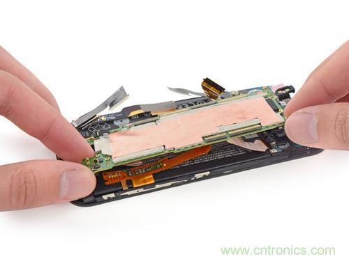 牛人強拆！新HTC One(M8)真機精密做工難修理