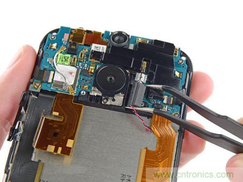 牛人強拆！新HTC One(M8)真機精密做工難修理