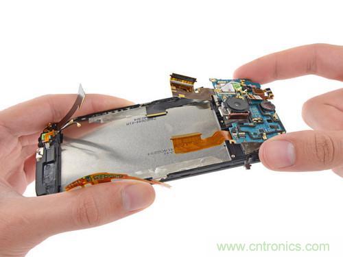牛人強拆！新HTC One(M8)真機精密做工難修理