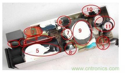 電源適配器的構(gòu)造  6 1. 壓敏電阻，其功能是當(dāng)外界電壓過(guò)高時(shí)，壓敏電阻阻值迅速變得很小，與壓敏電阻串聯(lián)的保險(xiǎn)絲被熔斷，從而保護(hù)其他電路不被燒壞。  2. 保險(xiǎn)絲，規(guī)格為2.5A/250V，當(dāng)電路中的電流過(guò)大時(shí)，保險(xiǎn)絲會(huì)熔斷以保護(hù)其他元件。  3. 電感線(xiàn)圈(又稱(chēng)扼流圈)，主要功能是降低電磁干擾。  4. 整流橋，規(guī)格為D3SB，作用是把220V交流電變?yōu)橹绷麟姟? 5. 濾波電容，規(guī)格為180μF/400V，作用是濾除直流電中的交流紋波，使電路工作更可靠。  6. 運(yùn)放IC(集成電路)，保護(hù)電路、電壓調(diào)節(jié)的重要組成部分。  7. 溫度探頭，用于探測(cè)電源適配器的內(nèi)部溫度，當(dāng)溫度高于某一設(shè)定值時(shí)(不同品牌的電源適配器，其設(shè)定的溫度閥值略有不同)，保護(hù)電路會(huì)切斷適配器的電壓輸出，從而保護(hù)適配器不受損壞。   8. 大功率開(kāi)關(guān)管，是開(kāi)關(guān)電源中的核心元件之一，開(kāi)關(guān)電源能“一開(kāi)一關(guān)”地工作，開(kāi)關(guān)管功不可沒(méi)。   9. 開(kāi)關(guān)變壓器，開(kāi)關(guān)電源中的核心元件之一。   10. 次級(jí)整流管，功能是把低壓交流電變?yōu)榈蛪褐绷麟姟Ｔ贗BM的電源適配器中，整流管往往是由兩個(gè)大功率并聯(lián)工作的，以獲得較大的電流輸出。   11. 次級(jí)濾波電容，規(guī)格為820μF/ 25V，共有兩個(gè)，起濾除低壓直流電中的紋波的作用。  除上述元件外，電路板上還有可調(diào)電位器及其他阻容元件。