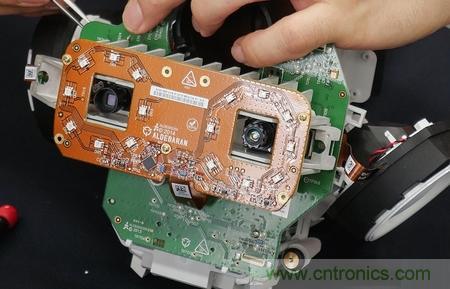 拆解筆記本不過癮，那就來拆拆日本情感機器人吧！