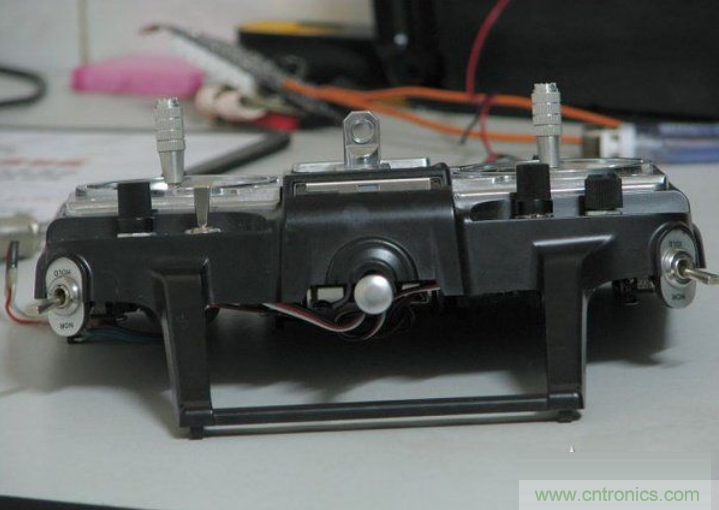 無人機 DIY 制作全過程，酷得不要不要的！