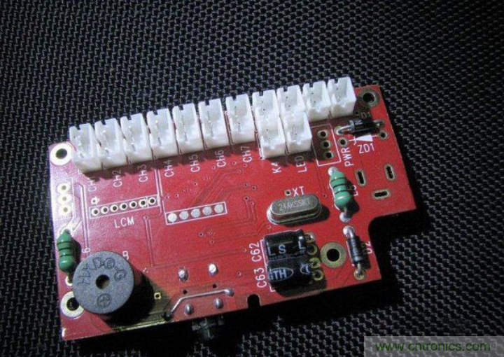 無人機 DIY 制作全過程，酷得不要不要的！