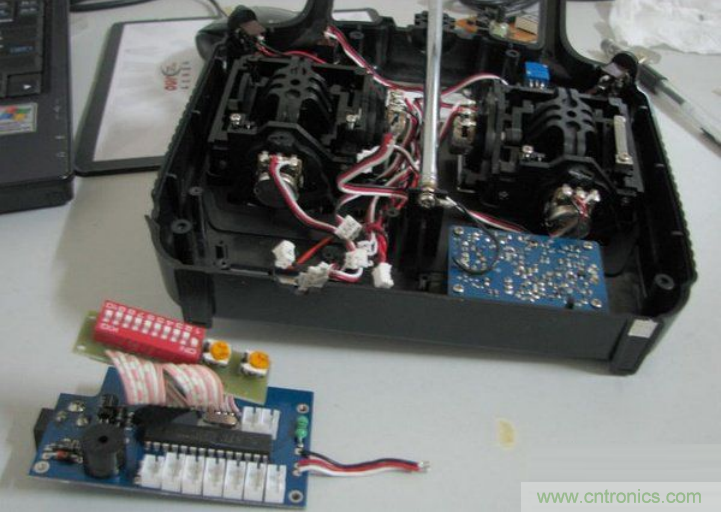 無人機 DIY 制作全過程，酷得不要不要的！