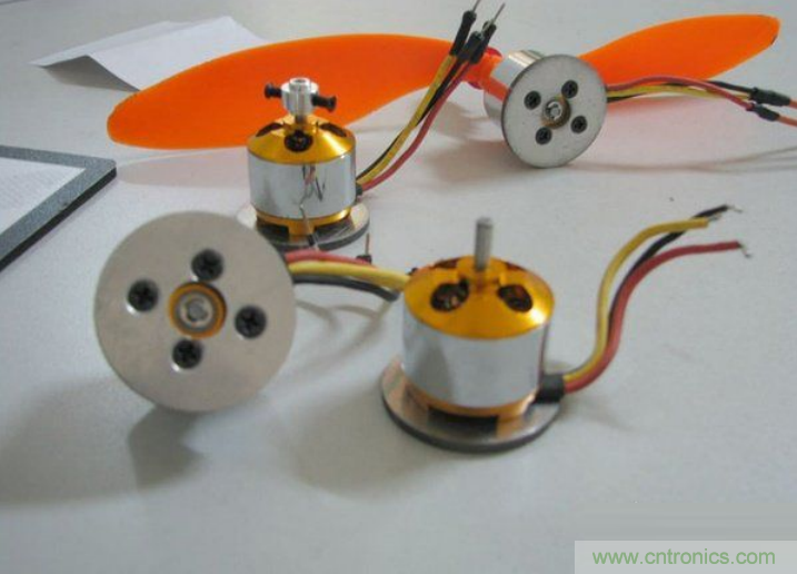 無人機 DIY 制作全過程，酷得不要不要的！