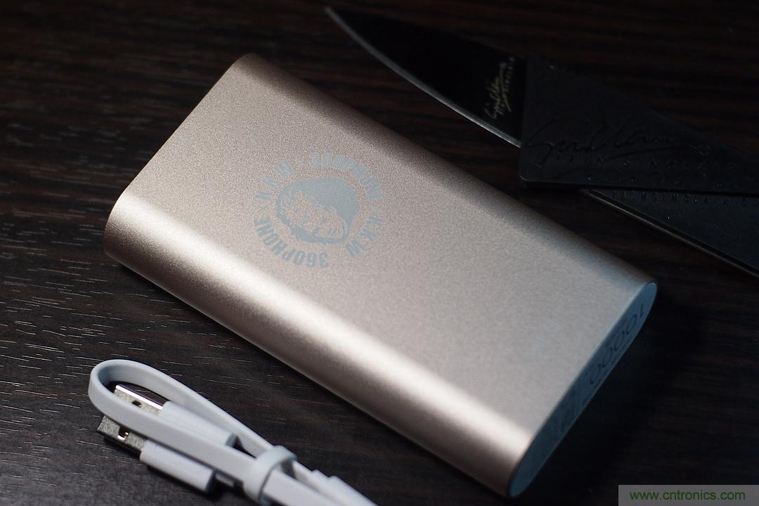 移動電源也玩雙引擎？快到你想象不到