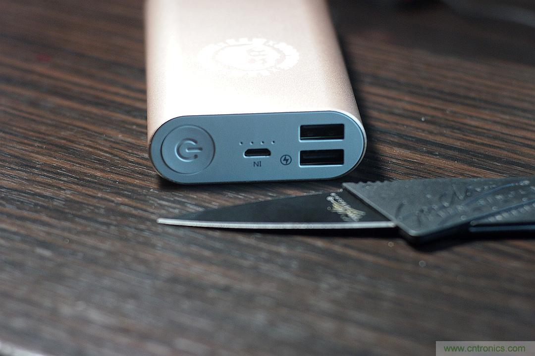 移動電源也玩雙引擎？快到你想象不到