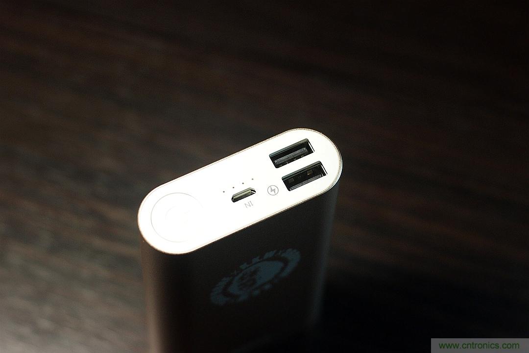 移動電源也玩雙引擎？快到你想象不到