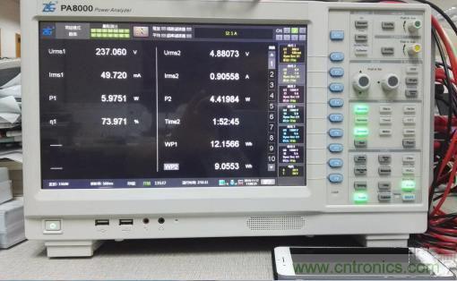 “瘋7”手機充電實測：為何沿用傳統充電模式？