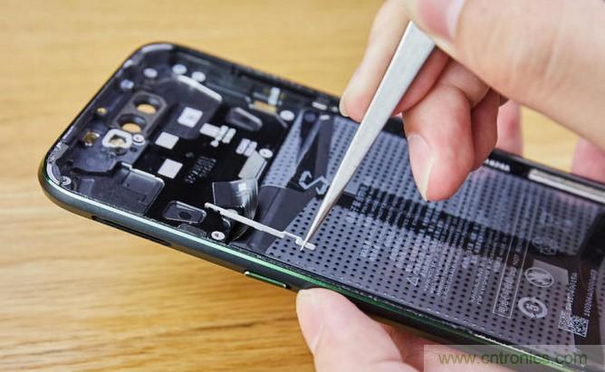 拆解黑鯊手機：多級直觸一體式液冷系統有什么門道？