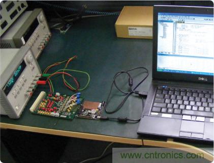 ADuC7026提供可編程電壓,用于評估多電源系統(tǒng)